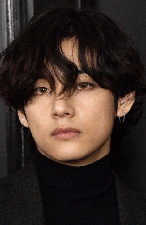 Taehyungimpact's tweet photo. Taehyung’s face card is insane! https://t.co/FpFKD4pkjS