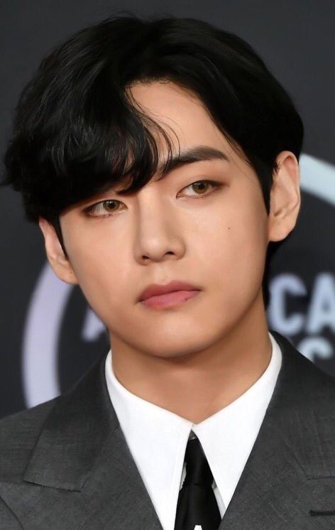 Taehyungimpact's tweet photo. Taehyung’s face card is insane! https://t.co/FpFKD4pkjS