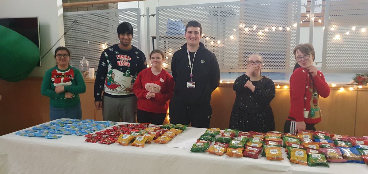 Thank you very much to @Tesco @shopsilverburn for your very generous donation to our Christmas Party on behalf of the Community Team. We had a happy, exciting, crazy and great time and really appreciate the donation. @OfficialGCCSA @Glasgow_Clyde #party #college #ASL
