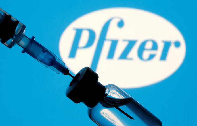 solcugazete's tweet photo. Pfizer yetkilileri:

"Kimse aşı yaptırmaya zorlanmadı. Bu sadece bir fırsat ve tavsiyeydi." https://t.co/iRI3W5vdWi