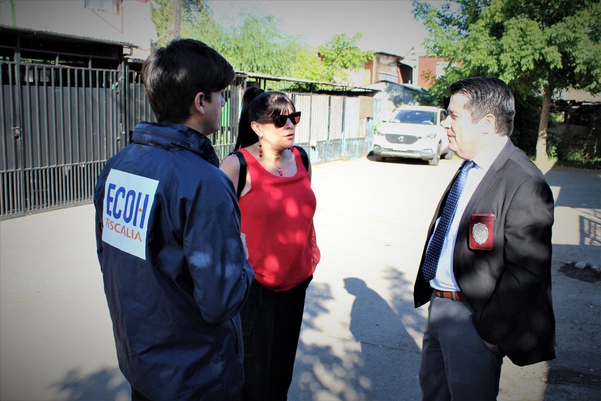 FiscaliaMaule's tweet photo. Fiscal Gabriela Vargas y Equipo ECOH se constituyen en #SanClemente donde víctima recibe impactos de perdigones. Autor está identificado y víctima fuera de riesgo vital. https://t.co/w5iNbfTsqa
