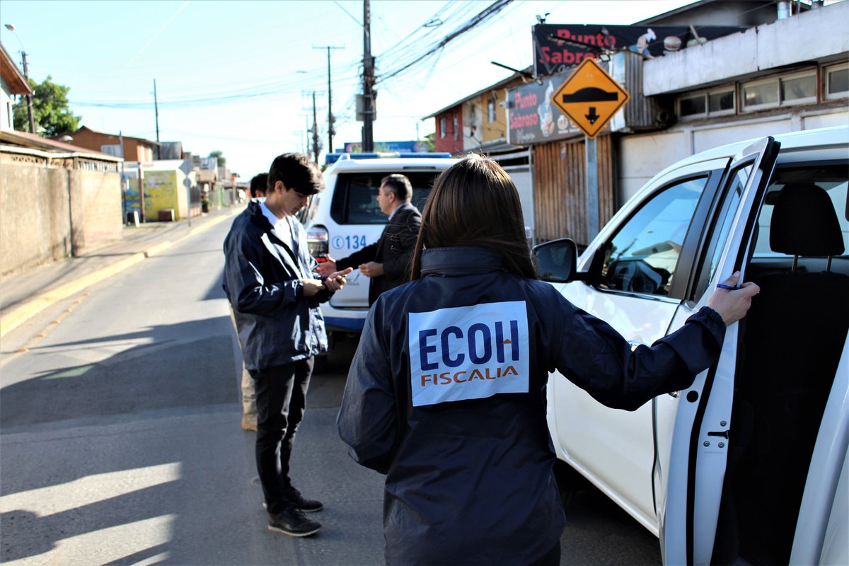 FiscaliaMaule's tweet photo. Fiscal Gabriela Vargas y Equipo ECOH se constituyen en #SanClemente donde víctima recibe impactos de perdigones. Autor está identificado y víctima fuera de riesgo vital. https://t.co/w5iNbfTsqa