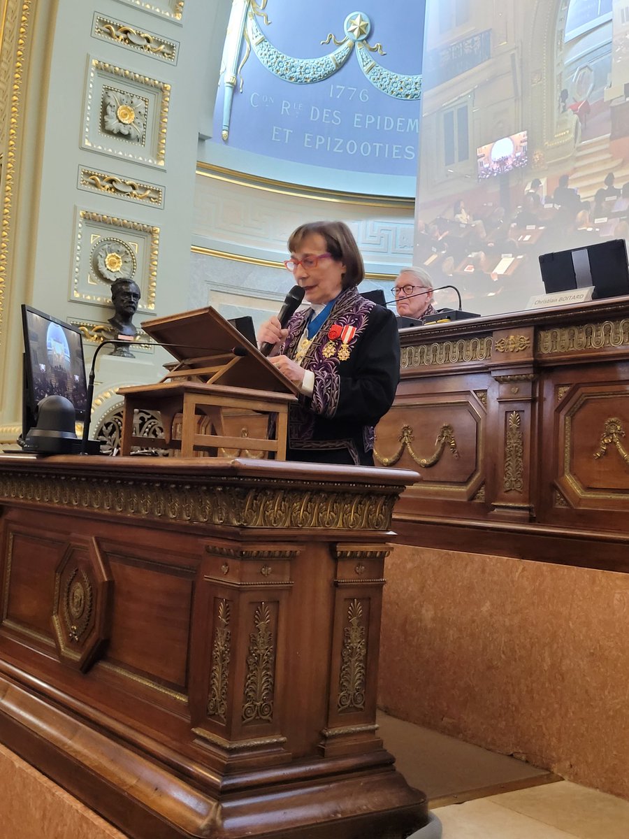Merveilleuse Pr Catherine Barthélémy, nouvelle présidente de l´Académie de Médecine.
Hats off
