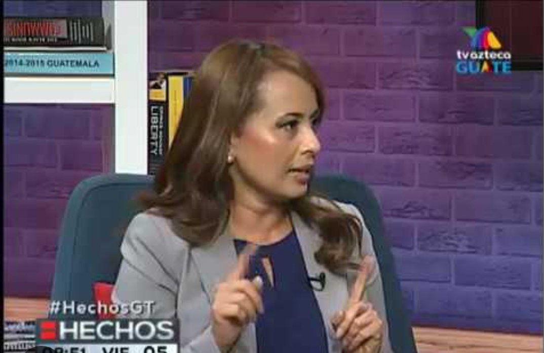 Interiano1Saul's tweet photo. Empezamos mal con la elección de la nueva ministra de Energia y Minas , Anaité Guardado
Vean este video, minuto 8.20 como le tira mierda al defensor de los rios Bernardo Caal.
https://t.co/6ERf0CAUl0 https://t.co/wWVb29UXSA