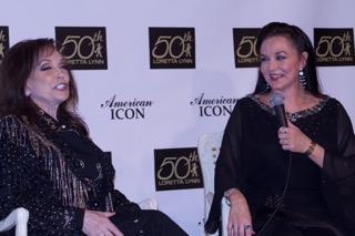 Here’s Loretta and Crystal giving each other some fun grief. There’s nothing like a sister. Happy birthday, @TheCrystalGayle. We all love you!