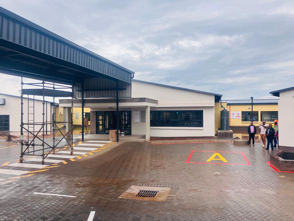EFFSouthAfrica's tweet photo. ♦️Happening Now♦️

The City of Johannesburg MMC for Health and Social Development Cllr Ennie Makhafola is at Florida Clinic, Region C to inspect the completion of the first 24/7 Clinic to be unveiled soon.

#EFFInGovernment https://t.co/jYyPA6VE2u