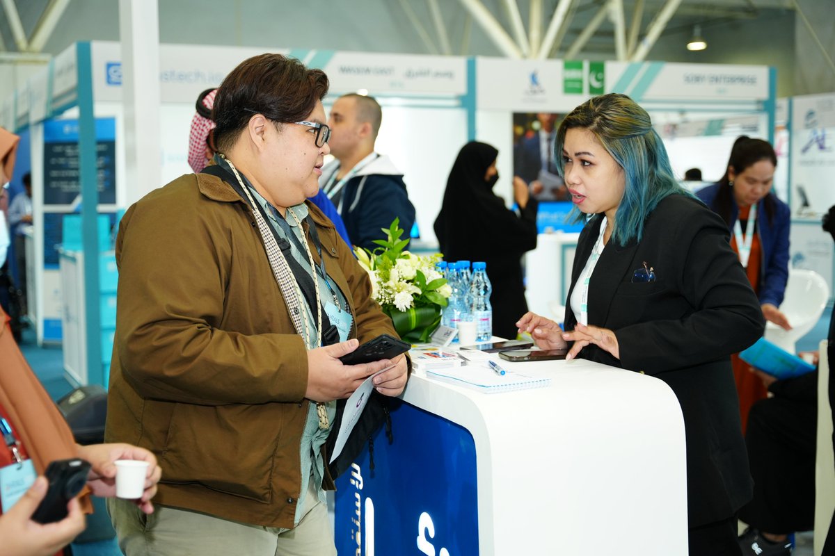 Rals2030's tweet photo. لحظات مميزة من الموسم الخامس لـ
#ملتقى_الموارد_البشرية_والاستقدام
مكتب الأول للاستقدام @ALAWAL_R
استقبل في جناحه زوار المعرض وقدم لهم العديد من الخدمات المتميزة طيلة أيام الملتقى
#HRALS23
#الرياض
#السعودية
#RiyadhExpo2030 https://t.co/aHbqbLNB3P