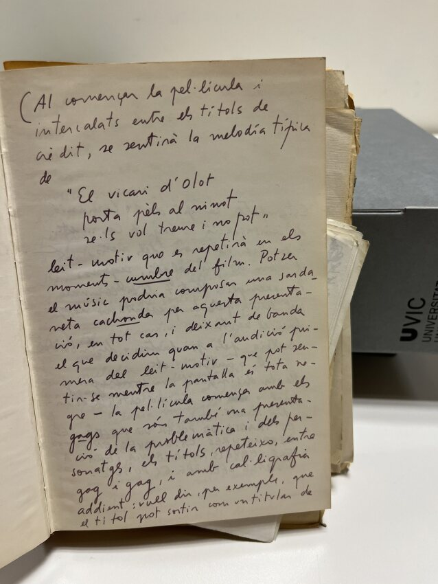uvic_biblioteca's tweet photo. 📹En el fons Emili Teixidor de la @uvic_ucc hi tenim el primer esborrany del guió d’El Vicari d’Olot, una de les pel·lícules més conegudes de #VenturaPons 

👇Per a més informació
https://t.co/VfLdyb3KDw https://t.co/6NXlWY7U9b