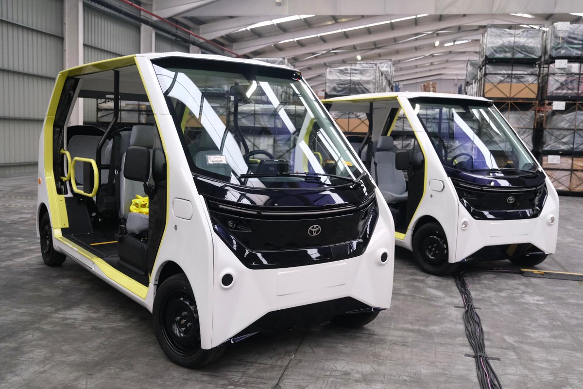 ambiente_pt's tweet photo. Com @antoniocostapm; o #MEM, António Costa Silva; o #SEMU, Jorge Delgado; e o edil de Ovar, Salvador Malheiro, o #MAAC, Duarte Cordeiro, visitou a Toyota Caetano Portugal. Testou o Accessible People Mover, veículo sustentável no #PRR via Agendas Mobilizadoras.
📷Diana Quintela https://t.co/AatRLx6mdQ