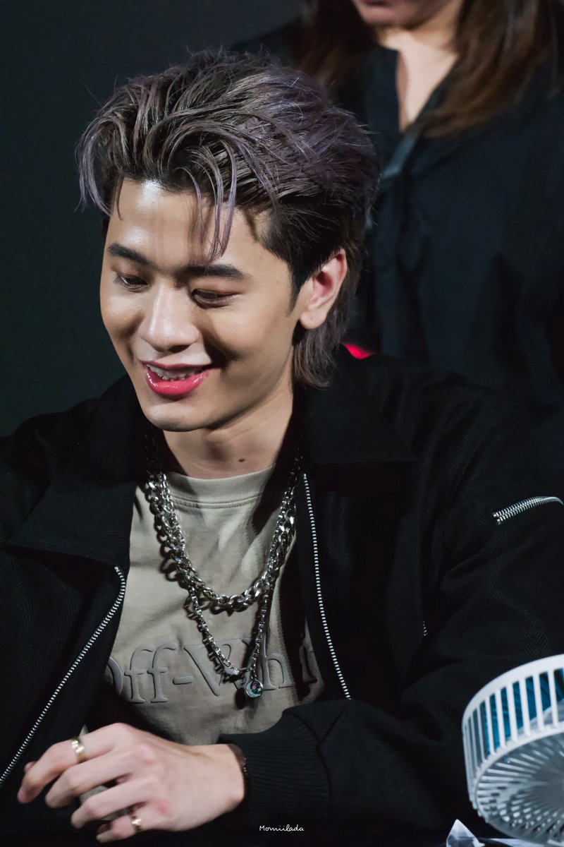 momiilada's tweet photo. คถพ่อหนุ่มสุดเท่! 🥺
#XXSIVK
#TRINITYFansign_EP2
#TRINITY_TNT https://t.co/KocrHKBXv0