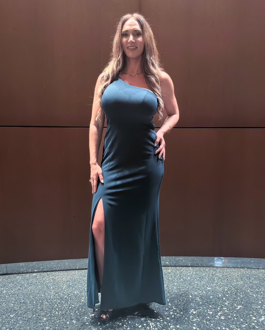 Dressed up for a wedding over the weekend.. formal dress for the win.. ???? https://t.co/NBTXhcRR6J