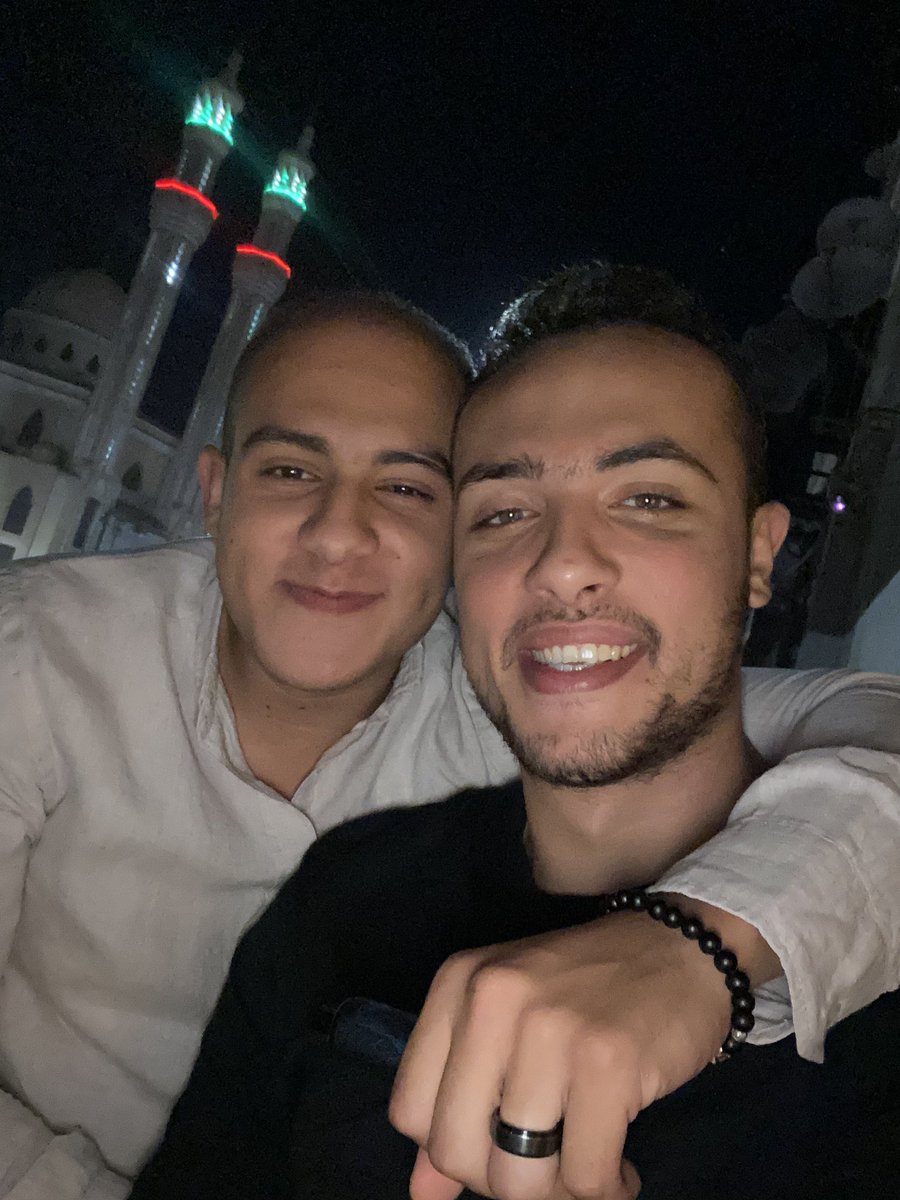 MElashwah's tweet photo. كان الاشد بلاءاً والاعظم صبراً و والاكثر ضحكاً والانجح والاخلص عملاً 

وكنت اوفى صديق واحن حبيب و سندنا في وقت الضيق

وقد كنت حبيبي وصديق عمري وقطعة من قلبي

سنعيش بذكراك و سنعيش لنحيي ذكراك حتى نلقاك يا حبيبي 

ربنا اختار احسن واحد فينا ، اختار حبيبي النقيب ابراهيم حاتم عمر https://t.co/exG0ZZfwoG