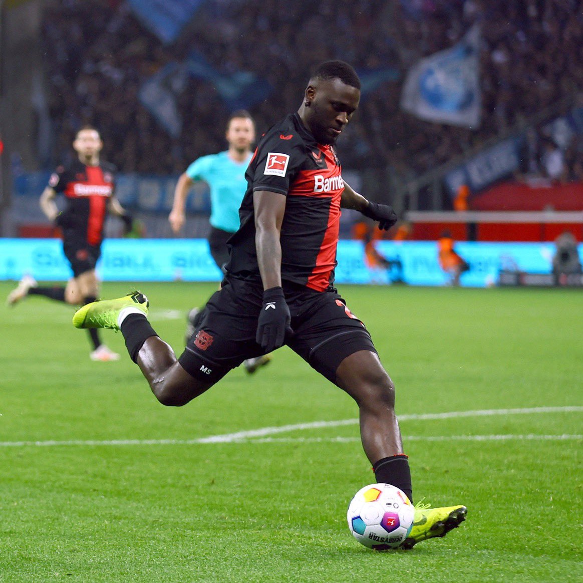 Bayer Leverkusen, Victor Boniface'in antrenmanda yaşadığı  sakatlık sebebiyle ameliyat olacağını ve sahalara nisan ayında döneceğini açıkladı.