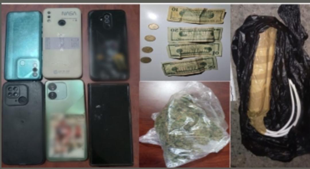 PoliciaEcuador's tweet photo. APREHENDIMOS A 6 IMPLICADOS EN TENENCIA ILEGAL DE MATERIAL EXPLOSIVO Y SUSTANCIAS SUJETAS A FISCALIZACIÓN 

Tras labores investigativas desplegadas en las inmediaciones del Terminal Terrestre de #Loja y allanamientos en otros sectores de la ciudad. 

Indicios:
-3 tacos de dinamita y cordón detonante 
-109 gramos de marihuana 
-2 motocicletas y más objetos 

#SinTreguaAlDelito