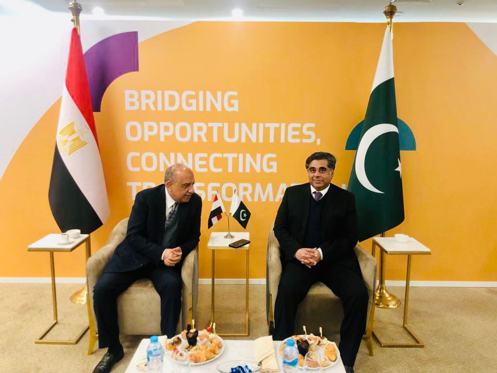 mincompk's tweet photo. Federal Minister for Commerce, Dr. Gohar Ejaz meeting H.E Ahmed Samir, the Minister of Commerce of Egypt and the chief guest of the 4th PATDC &amp; SCE alongwith Minister of Public Enterprises, H.E Mahmoud Mostafa Kamal Esmat.

🇪🇬🇵🇰
#PATDC #trade
@sifcpakistan @official_tdap https://t.co/OBkCgroXUe