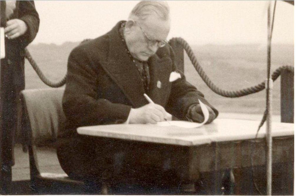 Fyrsti forseti Íslands:
Sveinn Björnsson
Tók við embætti: 17. júní 1944.
Lausn frá embætti: 25. janúar 1952
Sat í: 2.778 daga
Kjörtímabil: 2
Aldur í forsetatíð: 63 til 70 ára.
Sveinn er til þessa dags eini forseti Íslands sem hefur látist í embætti.