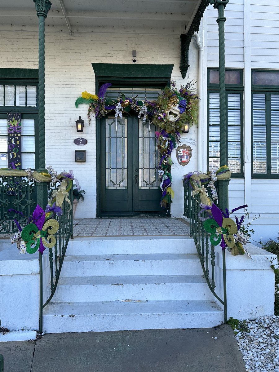 AL_Reporting's tweet photo. ACR Mobile is ready for Mardi Gras!!🎉🎉🎉🎉 https://t.co/3lL4KjUxGm