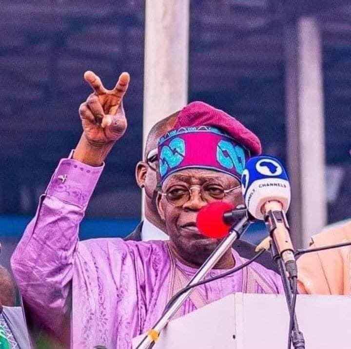 Onsogbu's tweet photo. Breaking:
President Bola Ahmed Tinubu GCFR has directed that all federal and states entourage and MDA henceforth should be cut by 60%  as follows:

FOREIGN TRIPS

President                 20 persons
Vice President          5 persons
First Lady                    5 persons

LOCAL TRIPS

President                    25 persons.

Vice President.         15 persons.

First lady                      10 persons.

This is CUTTING COST OF GOVERNANCE 100%