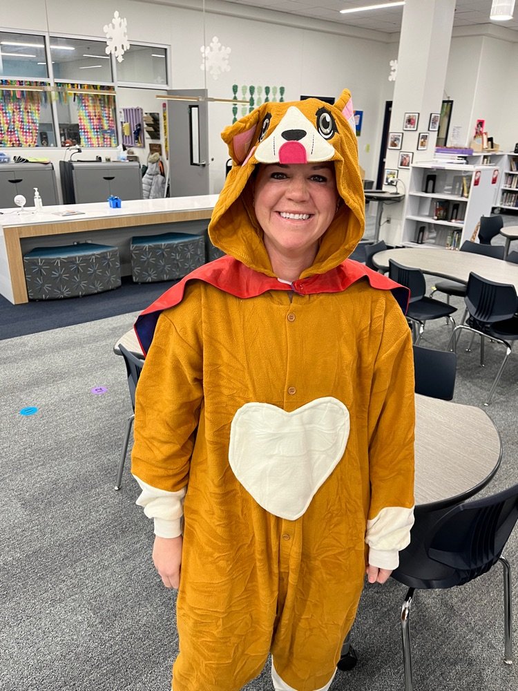 This morning we introduced Wedgie to our students!! Wedgie and the furry potato have become fast friends, even if Gizmo doesn’t think so. 😉