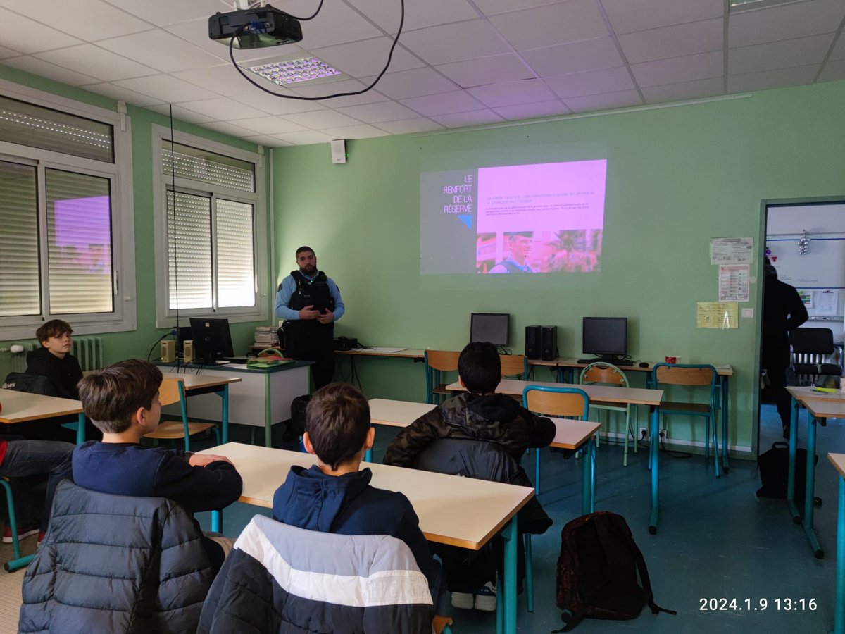 JeanRostandGers's tweet photo. 1ère rencontre dans le cadre du #ParcoursAvenir ce mardi pour les élèves de 4/3 du @JeanRostandGers. Merci à la #Gendarmerie d'avoir une nouvelle fois répondue présente pour eux !
@dsden_32 @actoulouse #miniconference #rencontresprofessionnelles https://t.co/KlGAmngb0Z