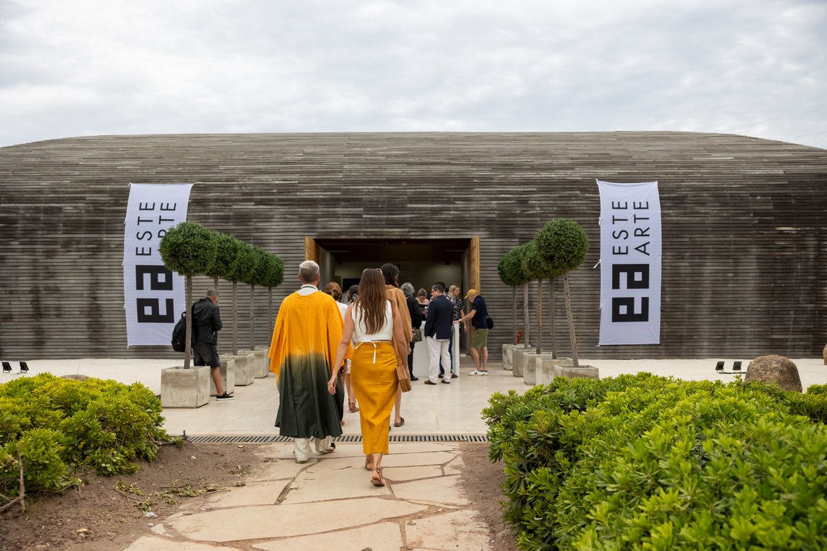 MarcaUruguay's tweet photo. #MarcaUruguay estuvo presente en la décima edición de @ESTEARTEfair en Pavilion Vik, José Ignacio, encuentro que impulsa el ecosistema artístico, sólido y sostenible. https://t.co/4mvQ382nQP