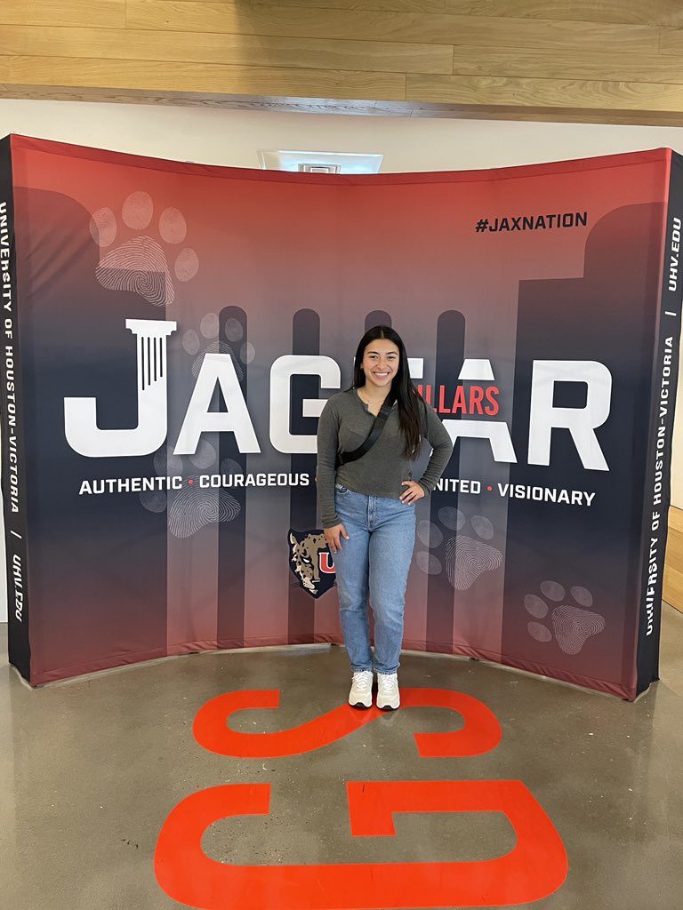 TaliyahNicoleM's tweet photo. It’s official! @UHV_Softball @Warren_Softball https://t.co/t8YCbNRsDI