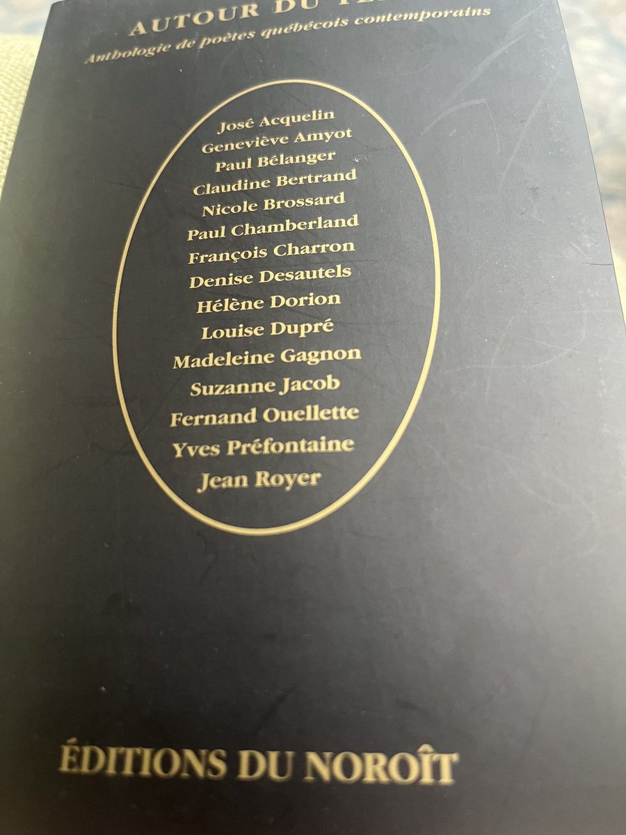 si soudain le temps avalait/
la vue sur l’aube et mon passé/
je resterais des heures absorbée/
à la bibliothèque ou au jardin/
par le reflet de chaque épine/
l’encre et le vaste vocabulaire d’exister 

Nicole #Brossard_ Les yeux de Borges et de Woolf (1997: 97-99) #poème #poésie