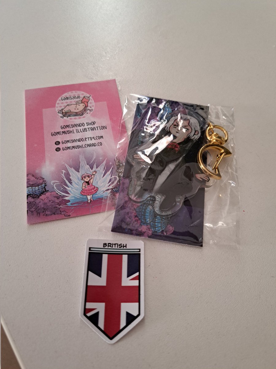 another scrunkly for my collection! keycharm is from <a href="/gomisando/">👻🌸 gogomi / gomimushi illustration / gomisando ✿</a> 🩷🩷 the british status afflication.. so real