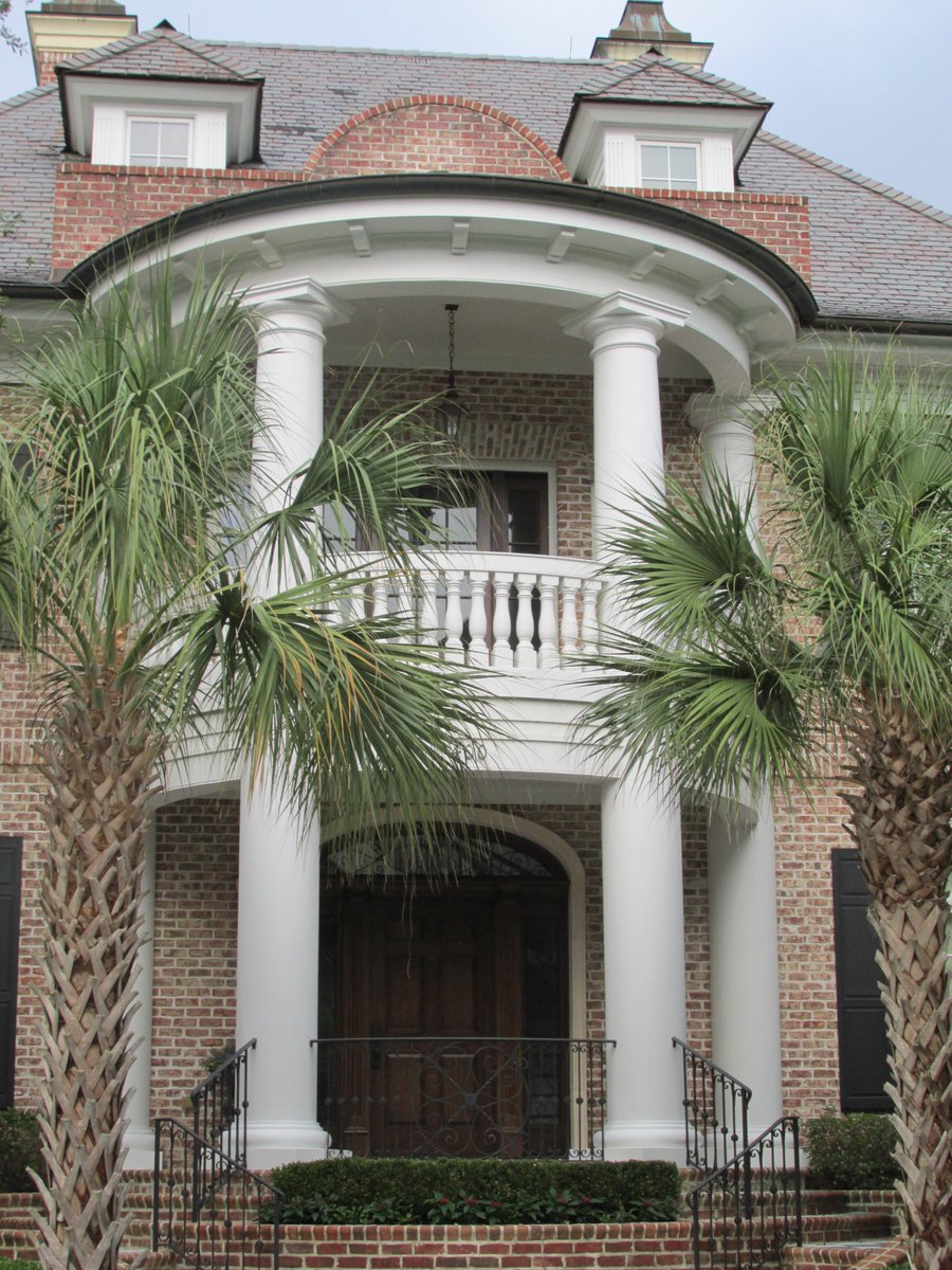 AFCOColsRails's tweet image. Palmettos and Pro-Fusions. This grand entrance made grander with AFCO Pro-Fusion Round Smooth Tapered Columns. #structureandstyle