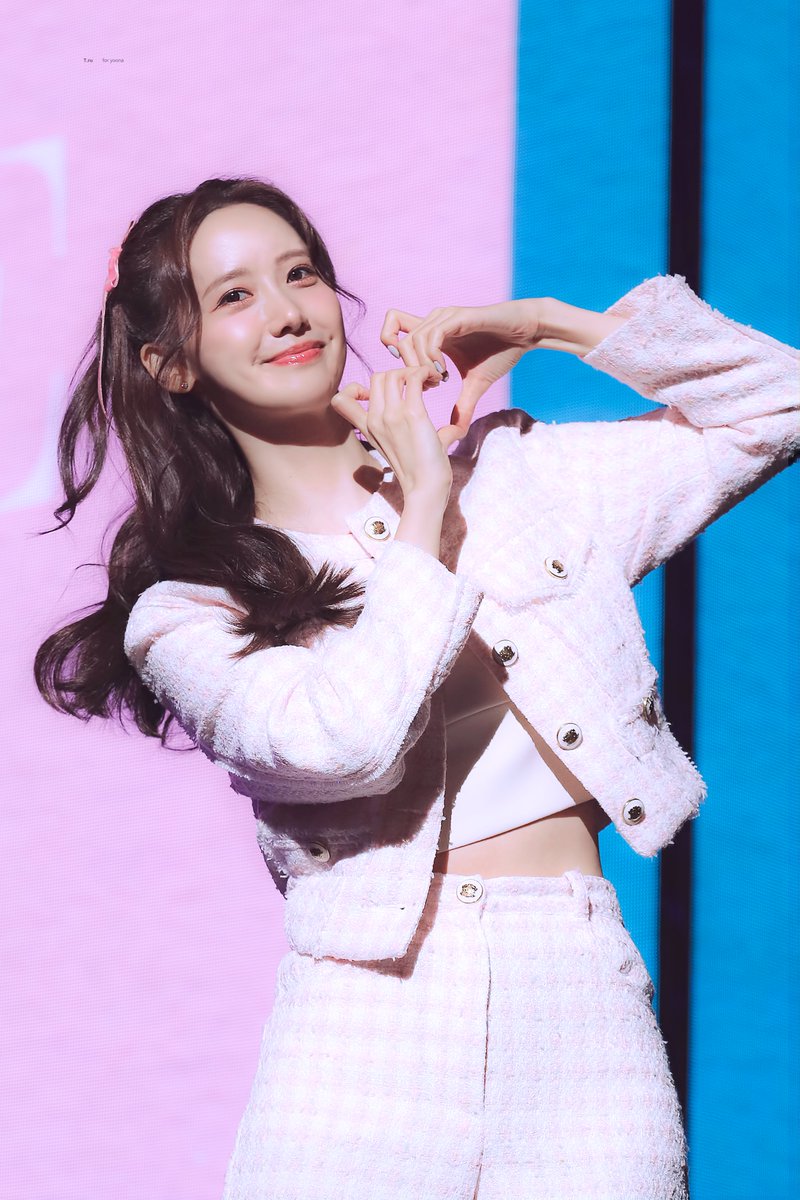 T_ruru805's tweet photo. 240106 YOONITE

호시노  윤아 🎀 

#윤아 #YOONA #임윤아 https://t.co/nnxYqXmEDH