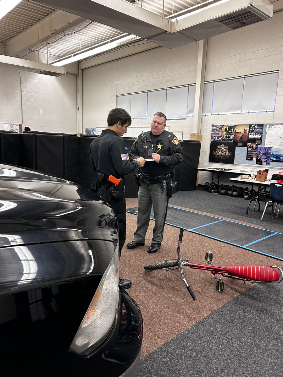 CHIEFGILBERT1's tweet photo. At  @ECC_CJ law enforcement this morning, where students are working hard at participating in the 2024 SkillsUSA Criminal Justice Competition Traffic Stop/Incident. Im proud to be involved as an evaluator &amp; be a part of this great opportunity every year! #FutureLEOs https://t.co/sEpHJDWPyY