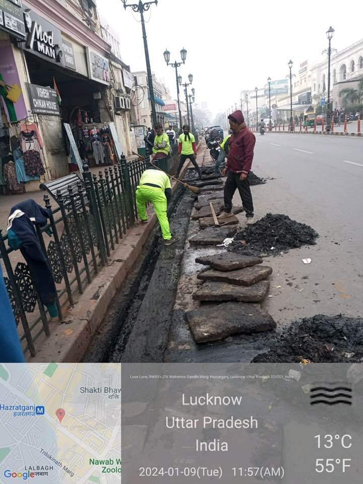 LMC_Lucknow's tweet photo. Look who's keeping our city spick and span! 👏 Join us in applauding the Lucknow Municipal Corporation for their special cleaning efforts on Mahatma Gandhi Marg, Hazratganj 
 #SweepingSuccess #CleanCity
#lucknowmunicipalcorporation 
#roadsweeping 
@aksharmaBharat 
@CMOfficeUP https://t.co/BUszAUcY7o
