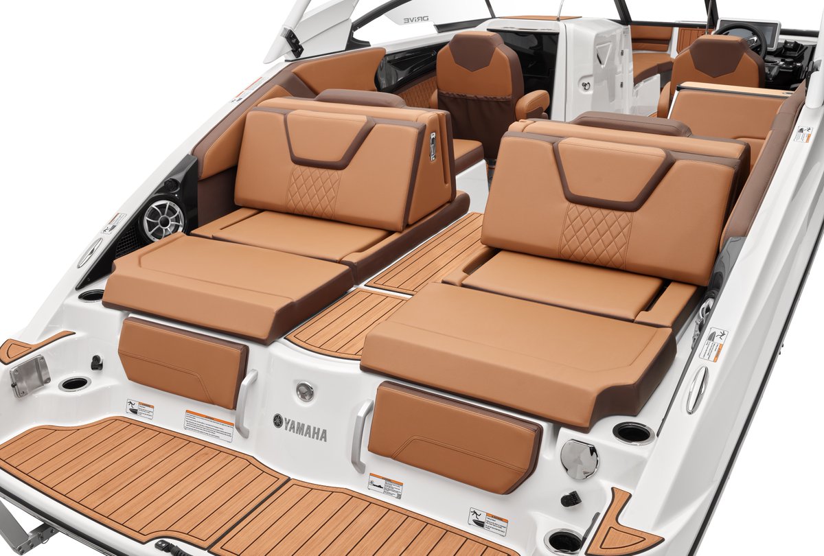 Boating magazine reviews the 25-foot Yamaha 252SD sport boat featuring the largest displacement engines in a jet boat today and Drive X that makes docking and maneuvering in tight spaces fun. youtube.com/watch?v=Q-165H…