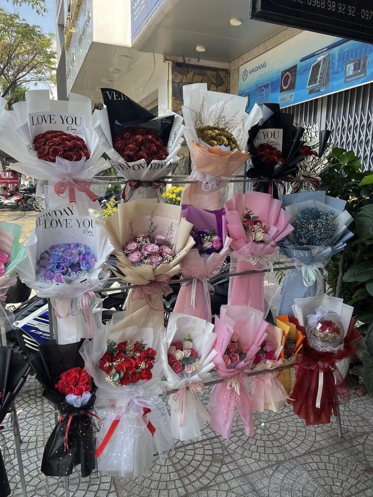 Por un año lleno de flores, paz y amor propio. 🌷🩷
