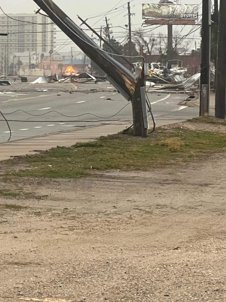 Layup_Larry's tweet photo. @ryanhallyall @RadarOmega The damage here in Panama City https://t.co/k91w1gtvOS
