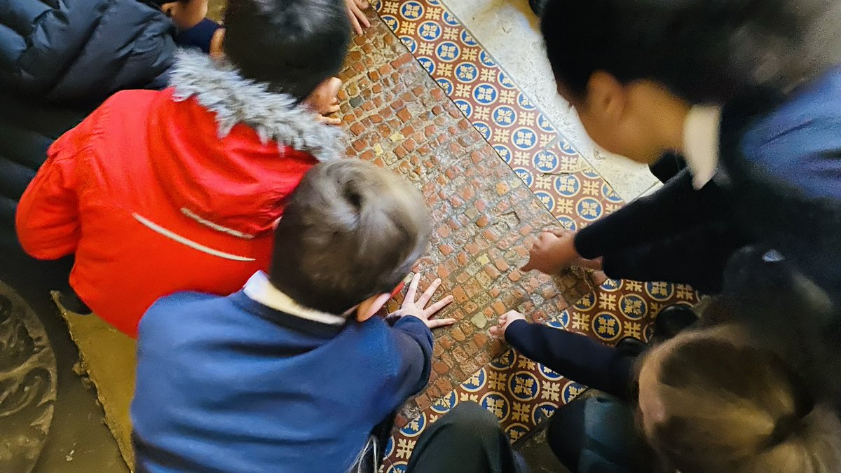More amazing pictures from the Year 5/6 trip in @Southwarkcathed thank you so much Emily, Linda and Lizzie for showing us around! We had an amazing time learning about symbols! 🕯️🌎