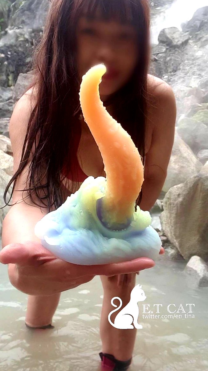 天氣變冷
帶<a href="/nothosaur20/">Nothosaur幻龍訂製</a>
幻龍 #獅子座 泡溫泉怎麼突然變色?🧐
遇熱變色
舌頭有立體波紋舌紋🤤🤤
你們想看我塞那個洞😝😝😝
留言：想看獅子座舌頭
按愛心❤
轉推🔄
就是喜歡塞長長的🙈🙈🙉