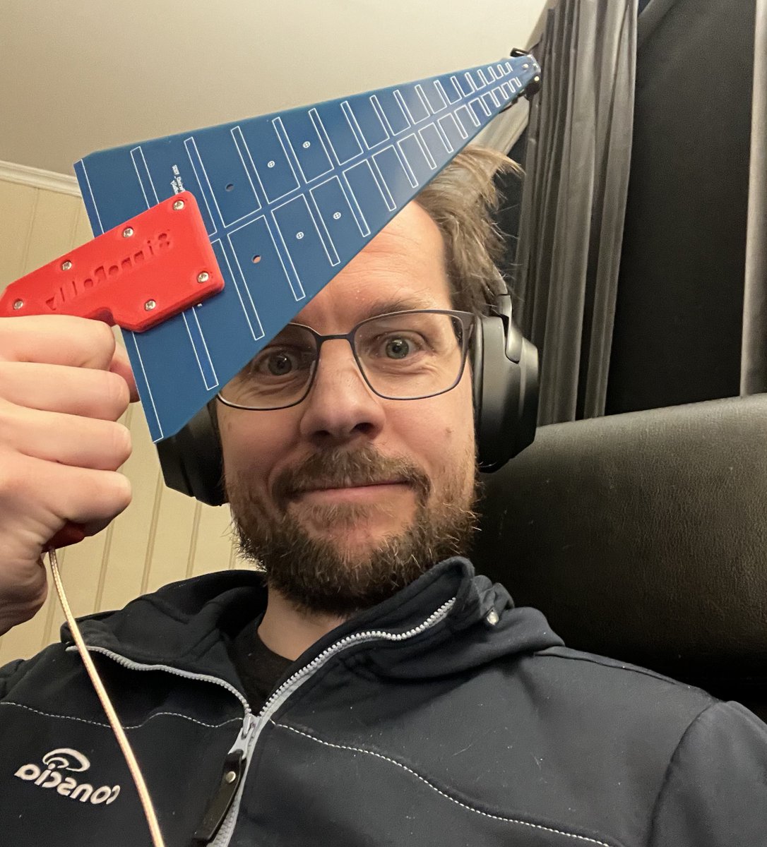 mrTeigen's tweet photo. Got my UWB directional antenna from China! π€£ Can't wait to test it on my Spectran V6 @Aaronia_AG π₯³
#SpectranV6 #SpecAn #WirelessIsFun https://t.co/LJD9tYI7I5