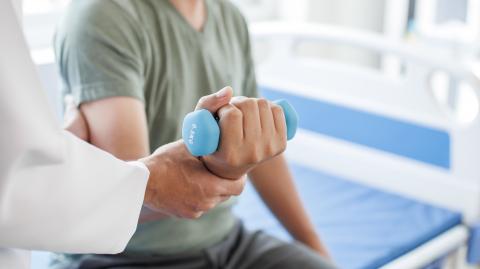 #Cancer  du POUMON : Même un tout petit peu d’#ActivitéPhysique est déjà bénéfique urlz.fr/pces #SportSurOrdonnance