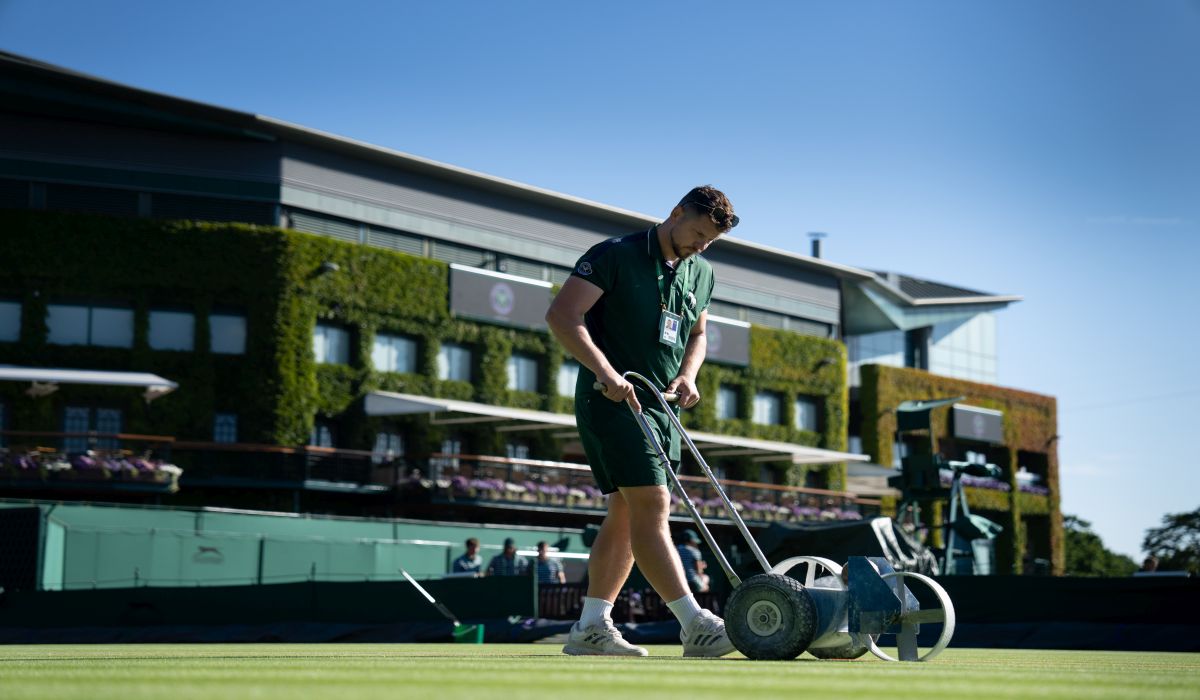BIGGALtd's tweet photo. Groundsperson https://t.co/FCiwOPQ4E4 
@Wimbledon https://t.co/mnbb6pL9Zt