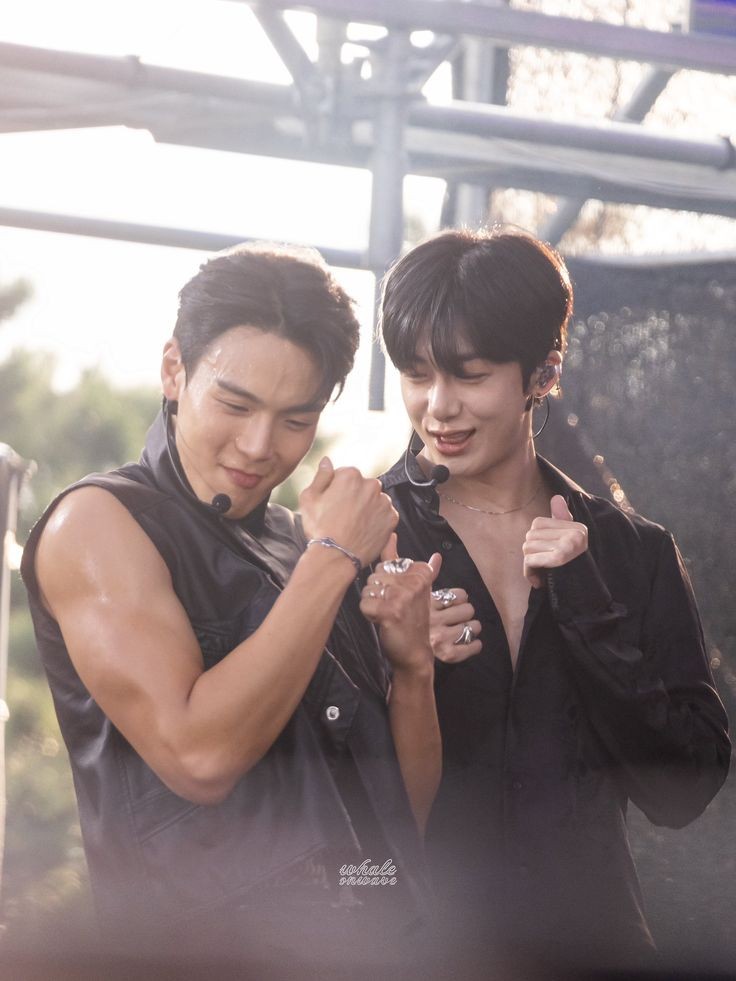 l0stminhyuk's tweet photo. Porque no veo a nadie hablando de q Shownu y Hyungwon ganaron un daesang en la categoría de subunidad “Gran Premio a la Primera Marca de Corea 2024” q es el premio de marca más grande de Corea que selecciona y honra a las marcas y artistas q liderarán el año🤍

ORGULLO ES POCO https://t.co/fXHYOOxGoM