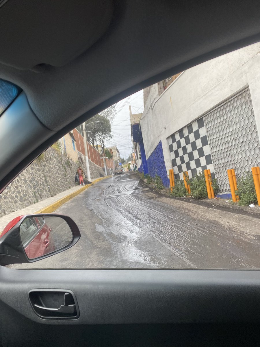 SoniENunezBal's tweet photo. @ALaMagdalenaC @Luis_GQM 
Fuga de agua en calle General Vertiz. Importante atender falta de agua en San Nicolás Totolapan. https://t.co/inG8sSSw5L