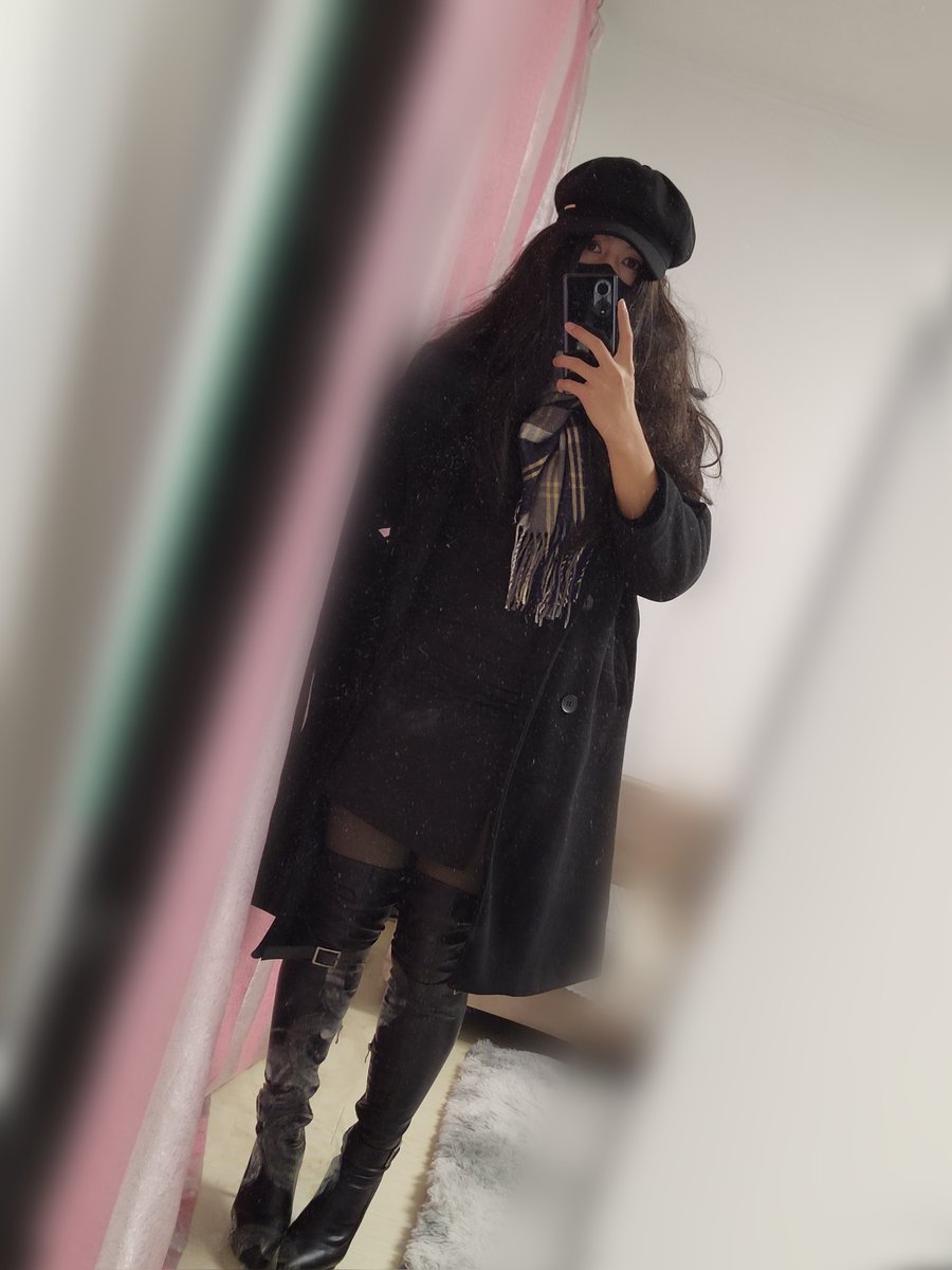 R2xlYo's tweet photo. 好乱欸，但完全不想收拾（忽略我粗壮的小腿）
#伪娘  #男の娘 #crossdress #Sissy #雌堕 https://t.co/6HshRO3asZ