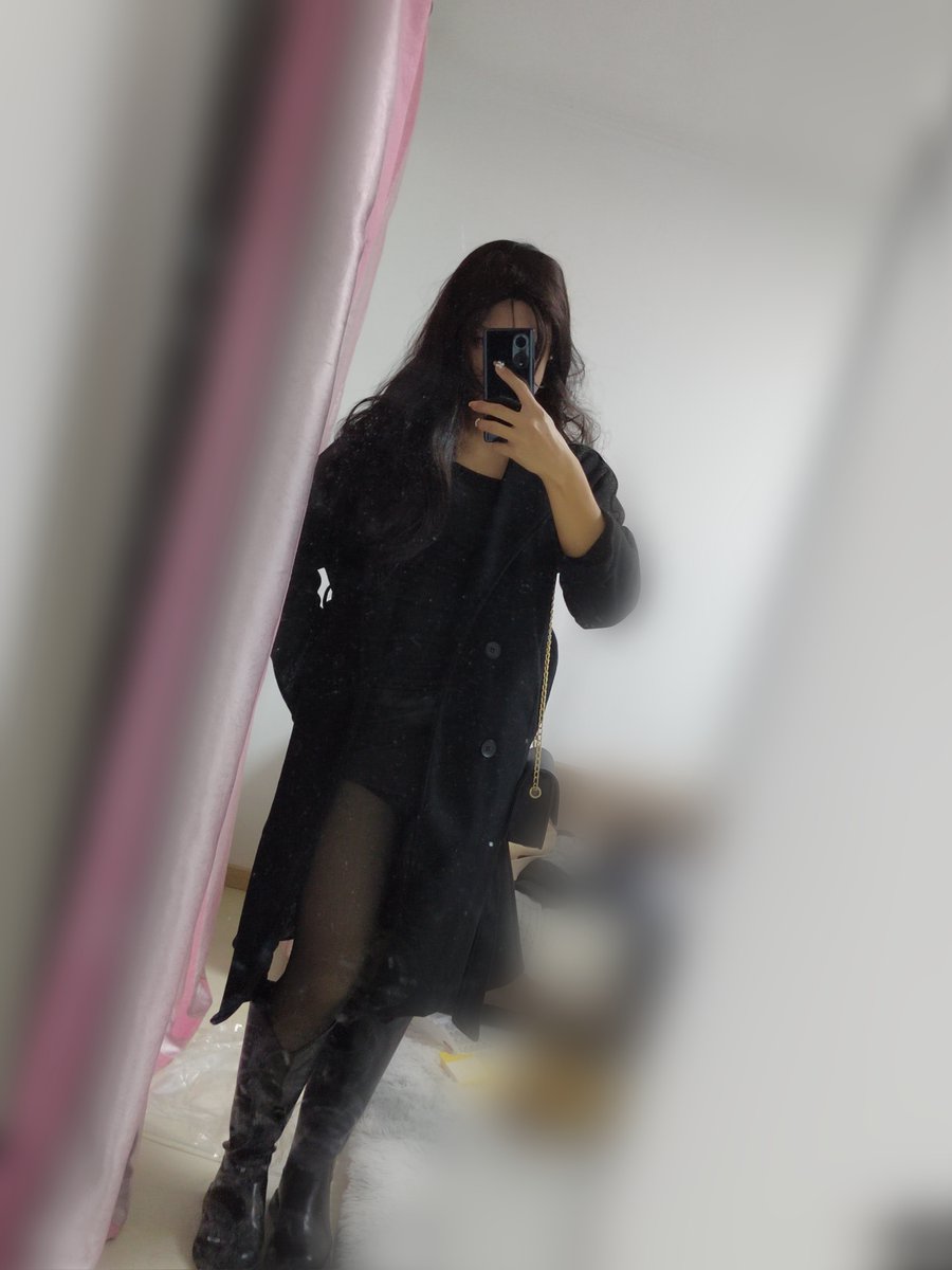 R2xlYo's tweet photo. 好乱欸，但完全不想收拾（忽略我粗壮的小腿）
#伪娘  #男の娘 #crossdress #Sissy #雌堕 https://t.co/6HshRO3asZ