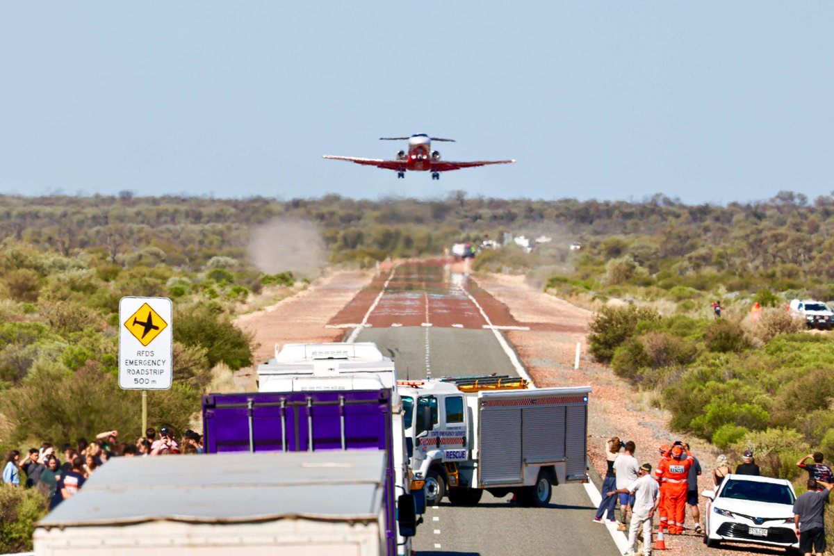 Last April, RFDSCO teamed up with the South Australia Police Force and State Emergency Service to conduct a training mission simulating a major road incident on the Traeger Road Strip, a section of the Stuart Highway. ow.ly/Ie8Y50Qp9tA #pilatus #pc24 #rfds