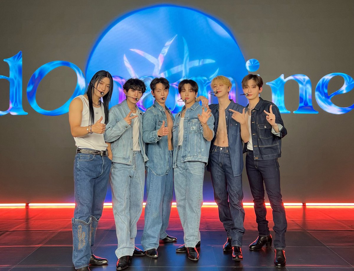 [#Photo/📷]

240109 온리원오브 YouTube Live

온리원오브가 준비한 깜짝 무대 어떠셨나요? 😎
이번 활동 도파민 뿜뿜하게 터질 준비 완료 💘

#OnlyOneOf #온리원오브
#ThingsICantSayLOve #dOpamine