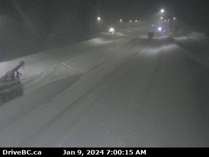 #WinterStorm Warning still in effect for #BChwy5/#CoquihallaHwy (as well was #BChwy3/#AllisonPass & #PaulsonSummit to #KootenayPass) w/ hvy snow & blowing snow. 
Transport trucks, still making the journey in pic grab from #Zopkios Rest Stop. 
Avoid travel.

#BCwx #BCstorm #BCsnow