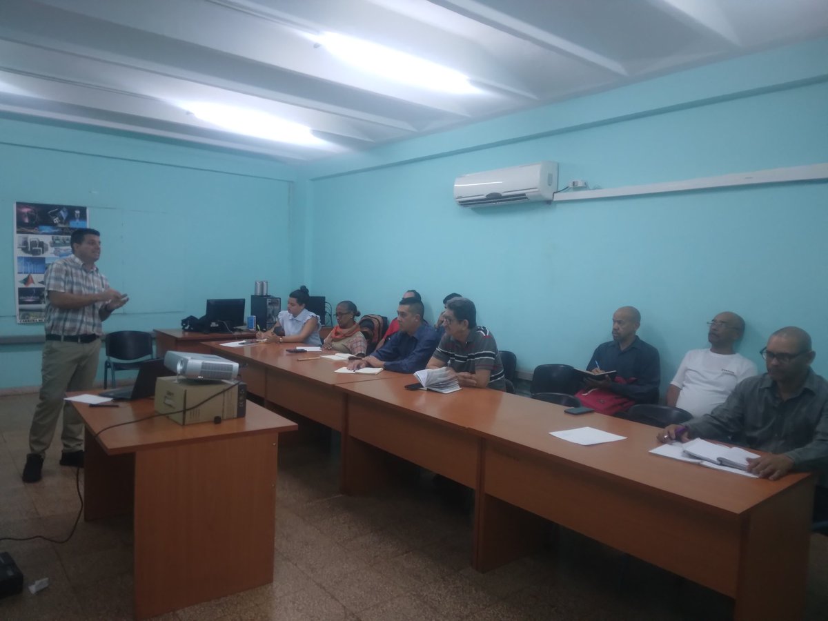 En la mañana de hoy se realizó en el Dpto. Eléctrica sesión científica con el profesor Osmany para la presentación de los resultados de su estancia de investigación en México. <a href="/batista_yenia/">Yenia Batista Estupiñan</a> <a href="/UniversidadMoa/">Universidad de Moa Dr. Antonio Núñez Jiménez</a> <a href="/yurisley_valdes/">Yurisley Valdes Mariño</a>