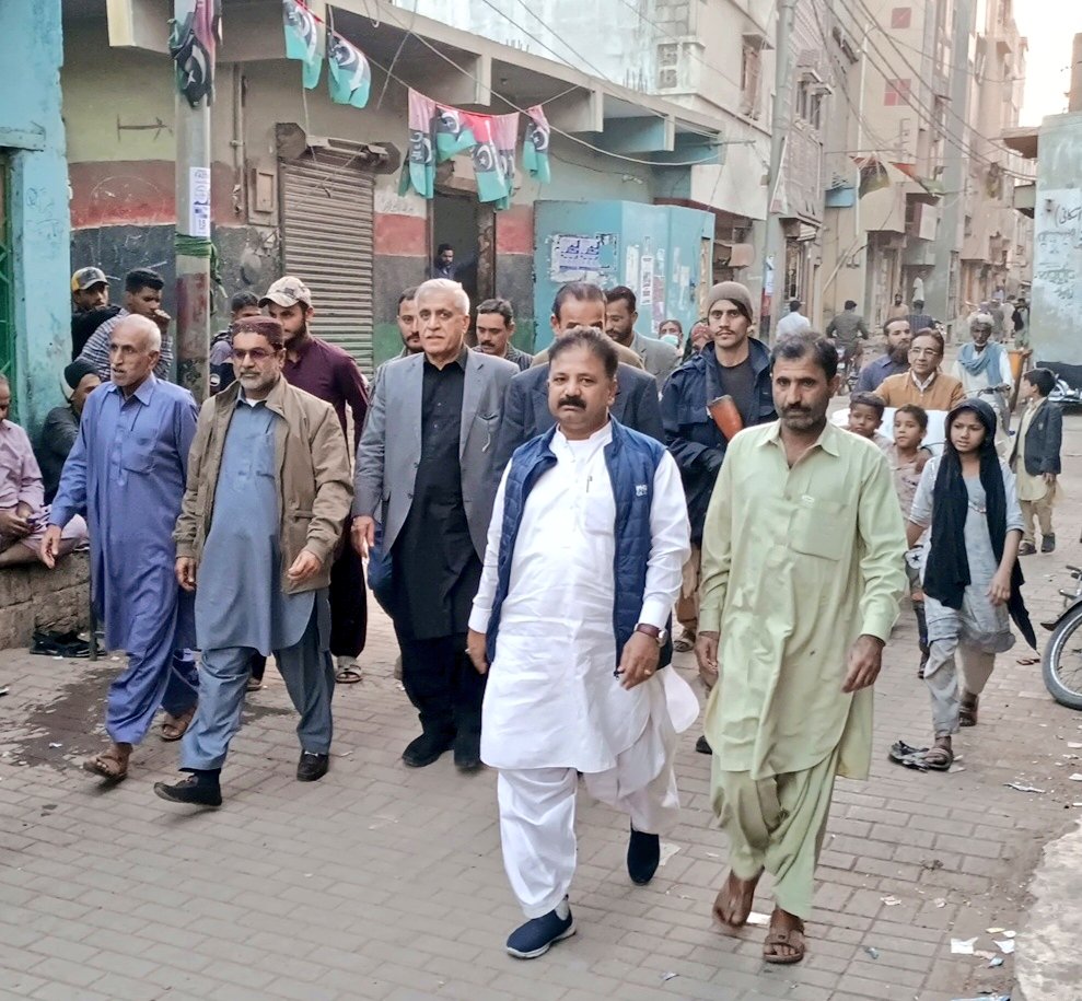 ShakeelChPPP's tweet photo. پاکستان پیپلز پارٹی کی لیاری میں الیکشن کمپین جاری پی ایس 107 کے نامزد امیدوار یوسف بلوچ کی جیالوں کے ہمراہ ڈور ٹو ڈور رابطہ مہم 
#جیت_کا_نشان_تیر_کا_نشان 

@BBhuttoZardari
#VoteForPPP #VoteForTeer https://t.co/lQgDGFqOfr
