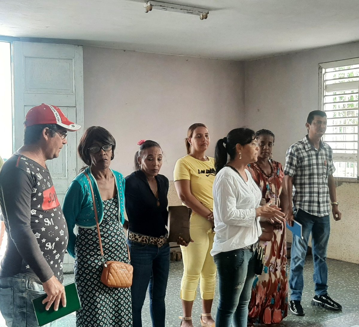 Reciben cuadros y funcionarios de la Dirección General de Educación en #PinardelRío a estudiantes de cuarto año de la Escuela Pedagógica para iniciar sus prácticas en los diferentes niveles educativos #CubaEduca #CubaMined <a href="/btan0987/">Naima Ariatne Trujillo</a> <a href="/RoigNoda/">Jesusin Noda Roig</a> @curbeloNiu